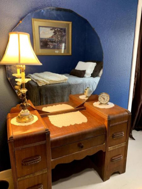 Charmer Apt in Historic River Town